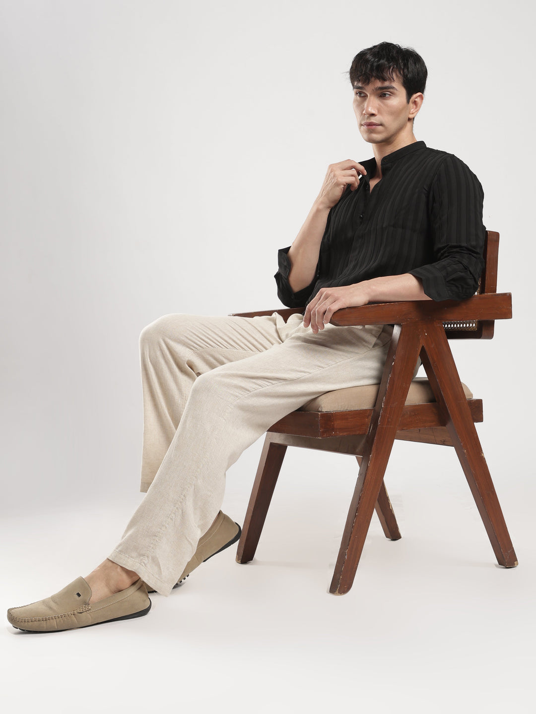 THE ONLY HUMAN BLACK MANDARIN COLLAR SHIRT